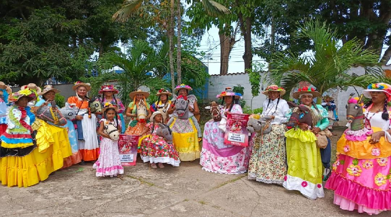 Tradición popular honra legado cultural en calles de Río Chico
